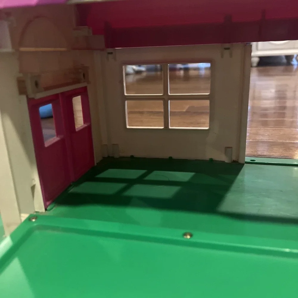 Vintage Barney The Dinosaur School Play House with 4 Accessories